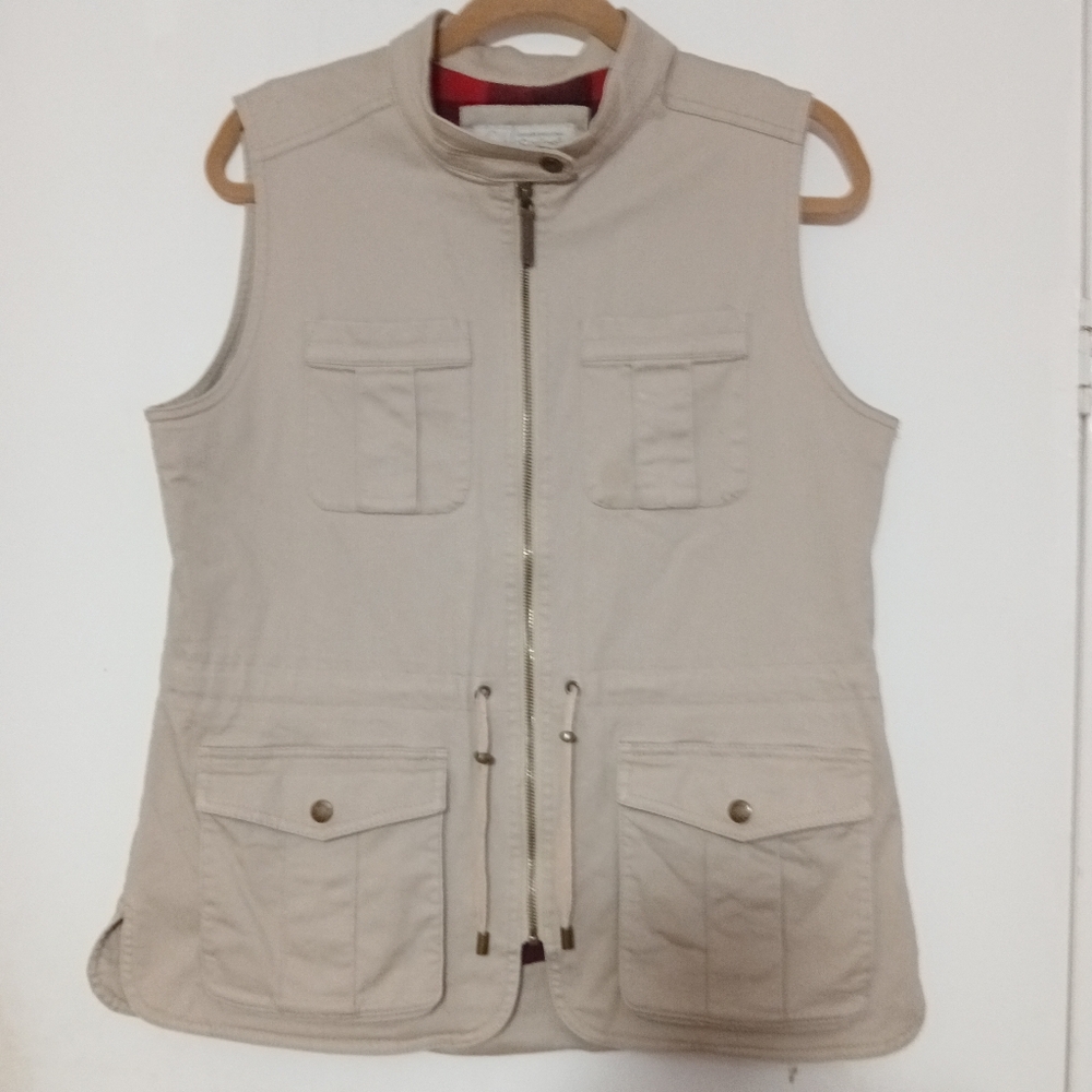 Light Beige Quilted Utility Vest with‎ Adjustable Waist